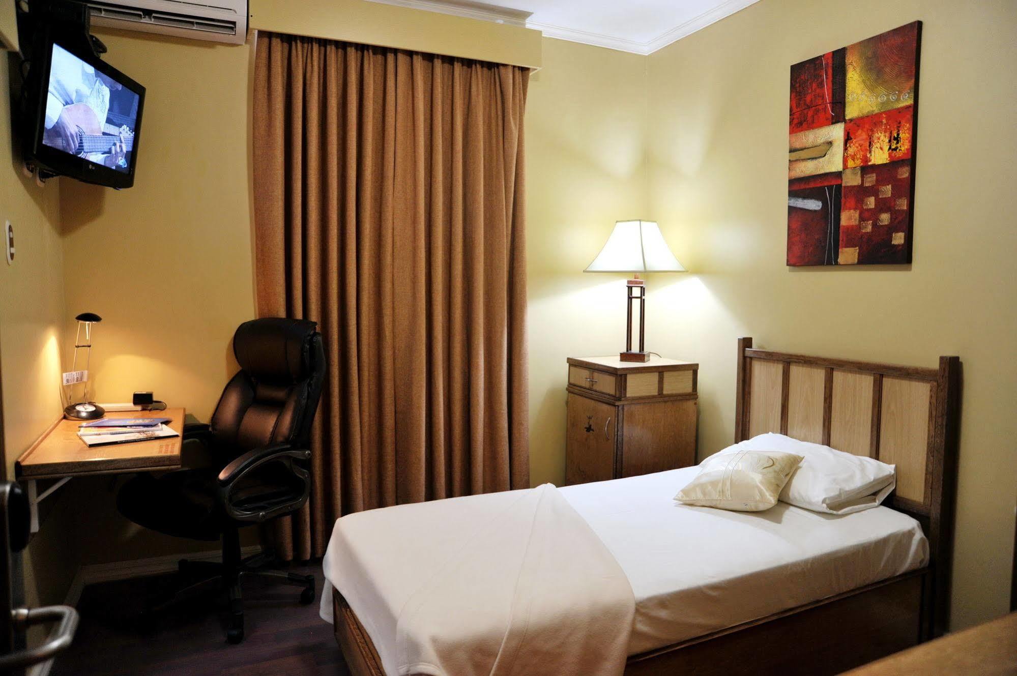 Culture Crossroads Inn Port of Spain Eksteriør billede